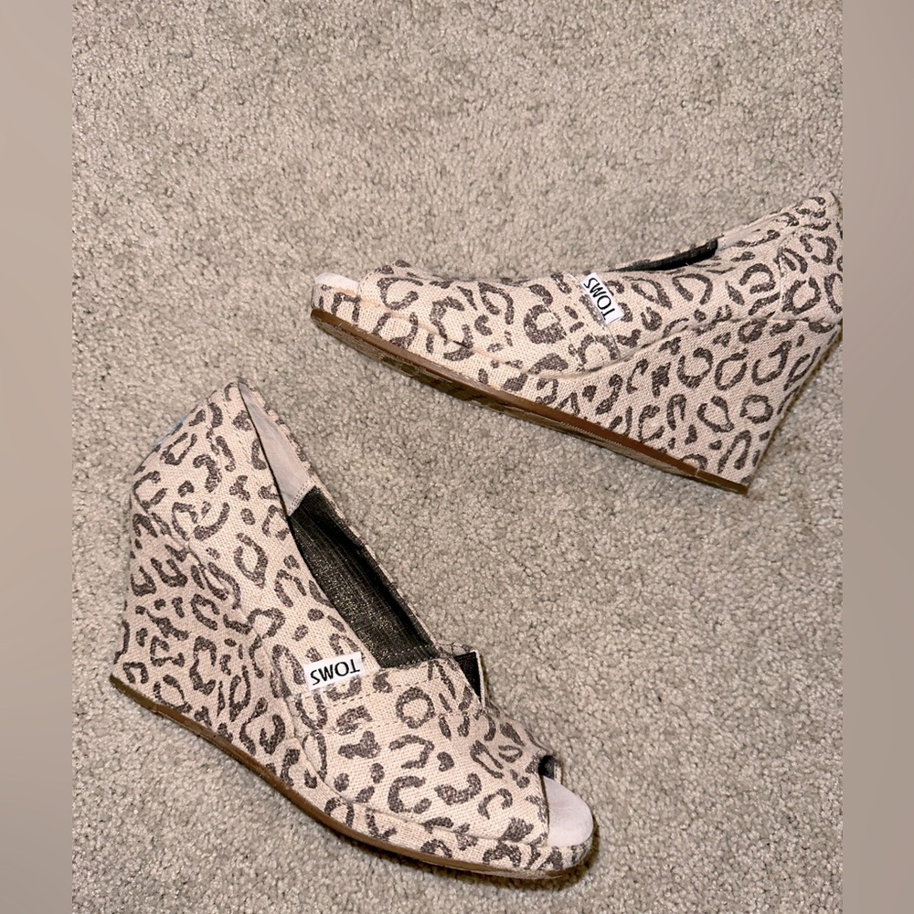 TOMS Canvas Leopard Cheetah Print Peep Toe Wedge Heels- size 5.5